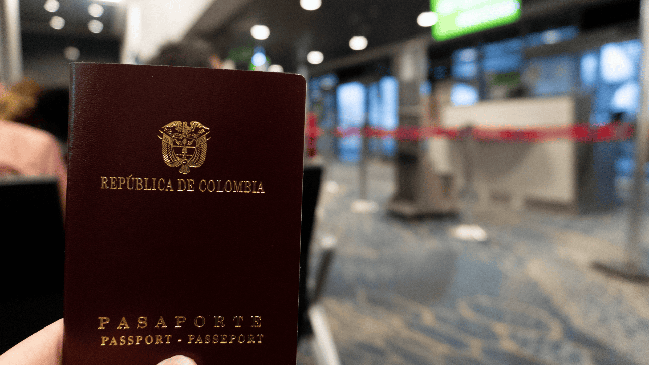 El sistema actual ofrece tres categorías de documento —ordinario, ejecutivo y de emergencia— con costos que oscilan entre los $343.700 y los $476.700 - Créditos Getty Images 