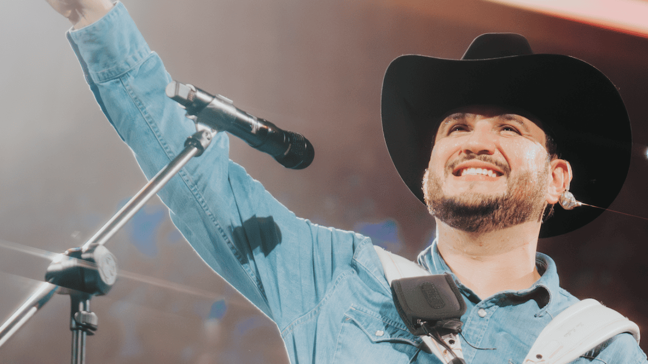 Eden Muñoz en una de sus presentaciones