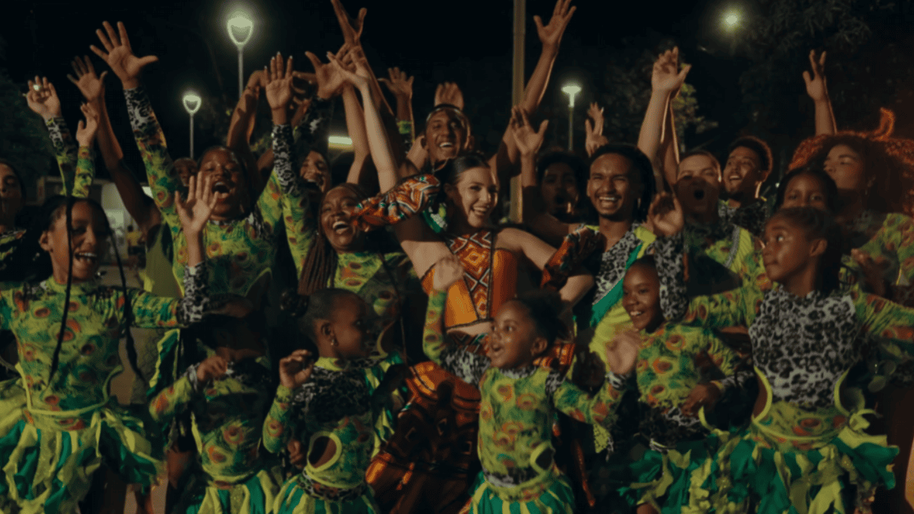 Escena del video de "Aquí suena Michelle"