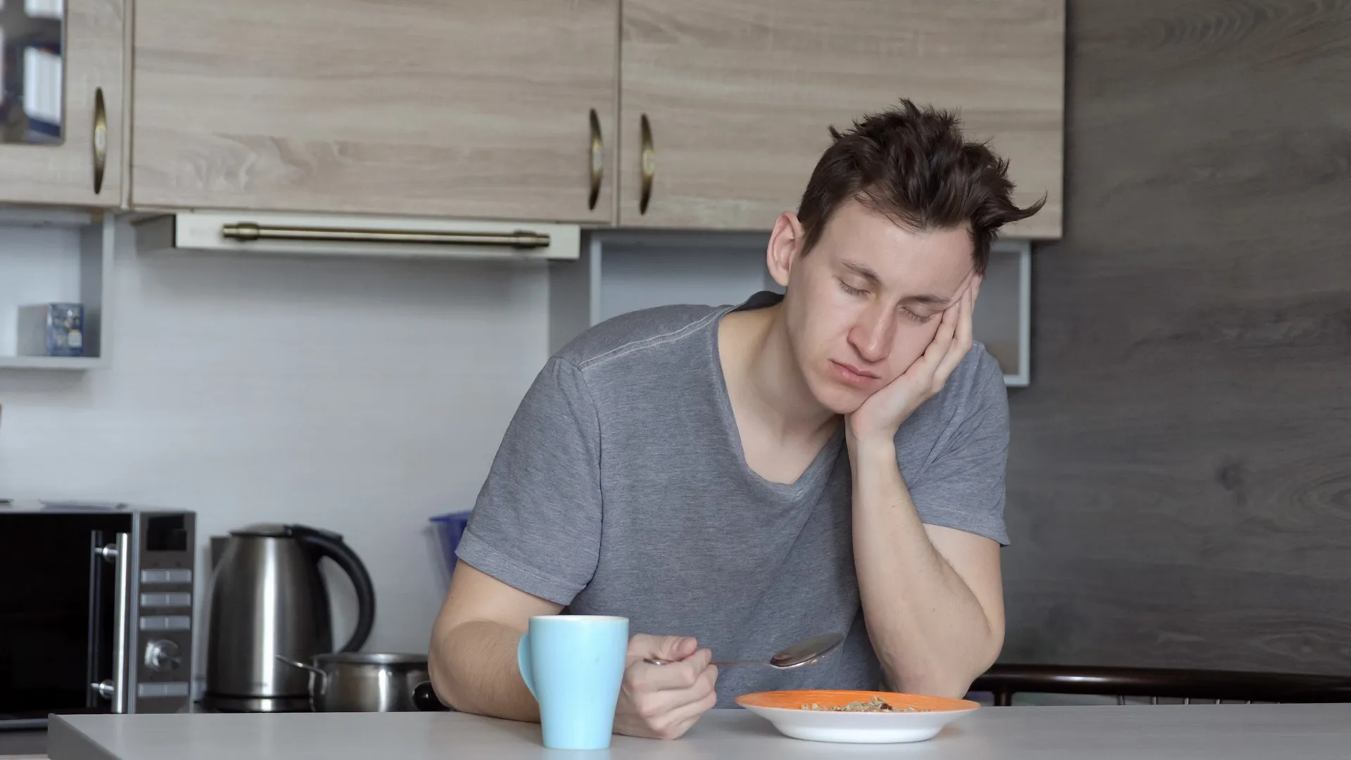 ¿Se duerme después de comer?.webp