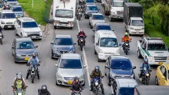 En la foto: Carros y motos, Bogotá