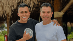 Más allá de la música, Ayala destaca el apoyo humano de Rivera, quien le facilitó préstamos y recursos para su estabilidad económica en los inicios de su trayectoria. - Créditos sebastiianayalaoficial/Instagram