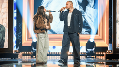Jessi Uribe y Paola Jara ensayando para su presentación en los Billboard