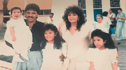 Rafael Orozco, cantante colombiano, su esposa y sus tres hijas